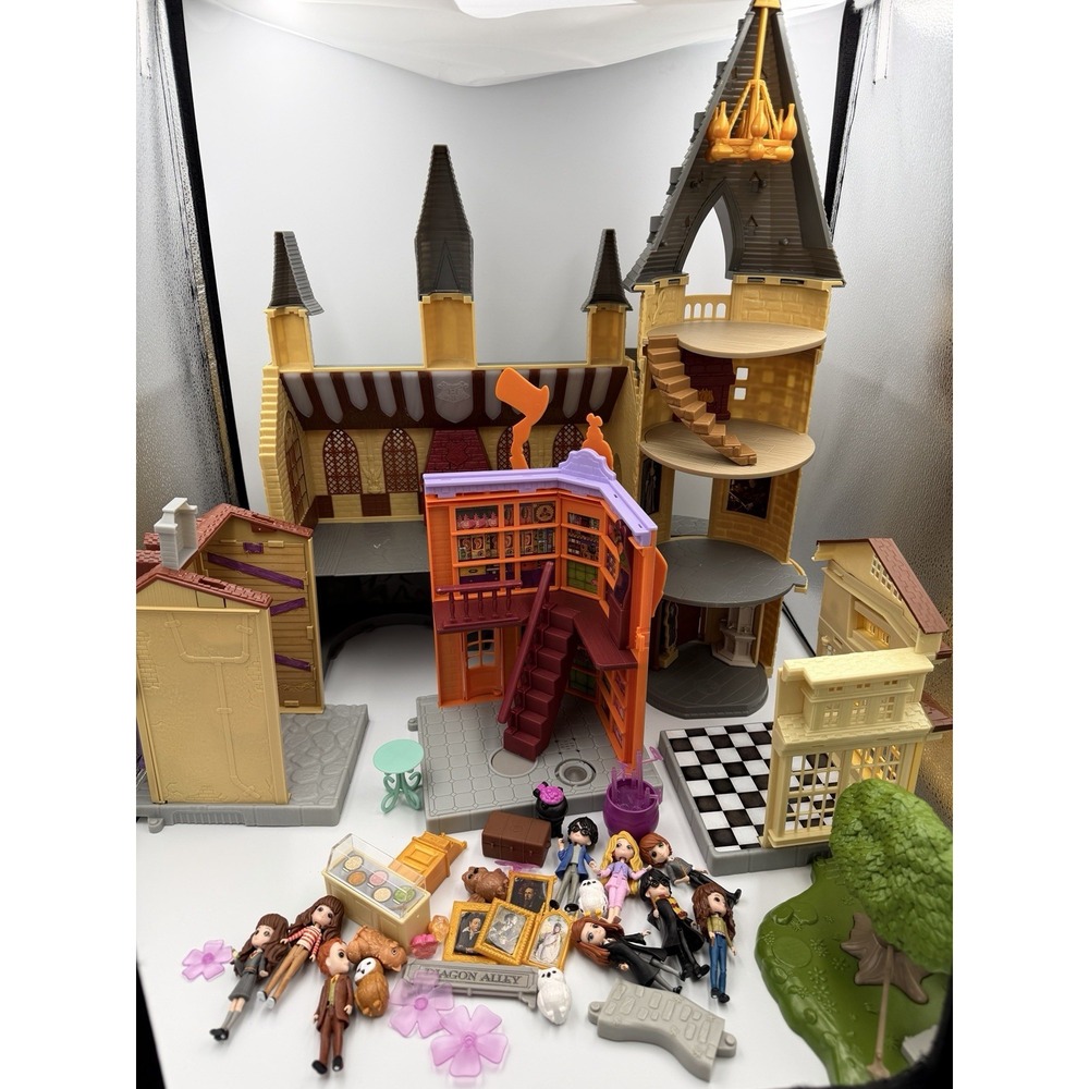 Wizarding World Harry Potter Hogwarts Castle & Diagon Alley Magical Minis & Tree